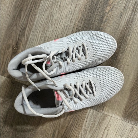 Nike Women's Athletic Shoes Gray and Pink - Picture 3 of 5